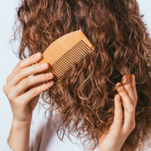 Leia mais sobre o artigo Inovações Tecnológicas no Tratamento da Queda de Cabelo Feminino